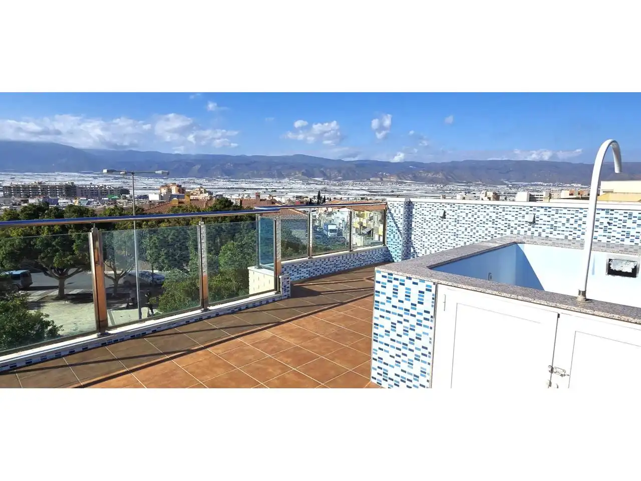 Terrace of Detached homes for sale in Roquetas de Mar  with Terrace and Furnished