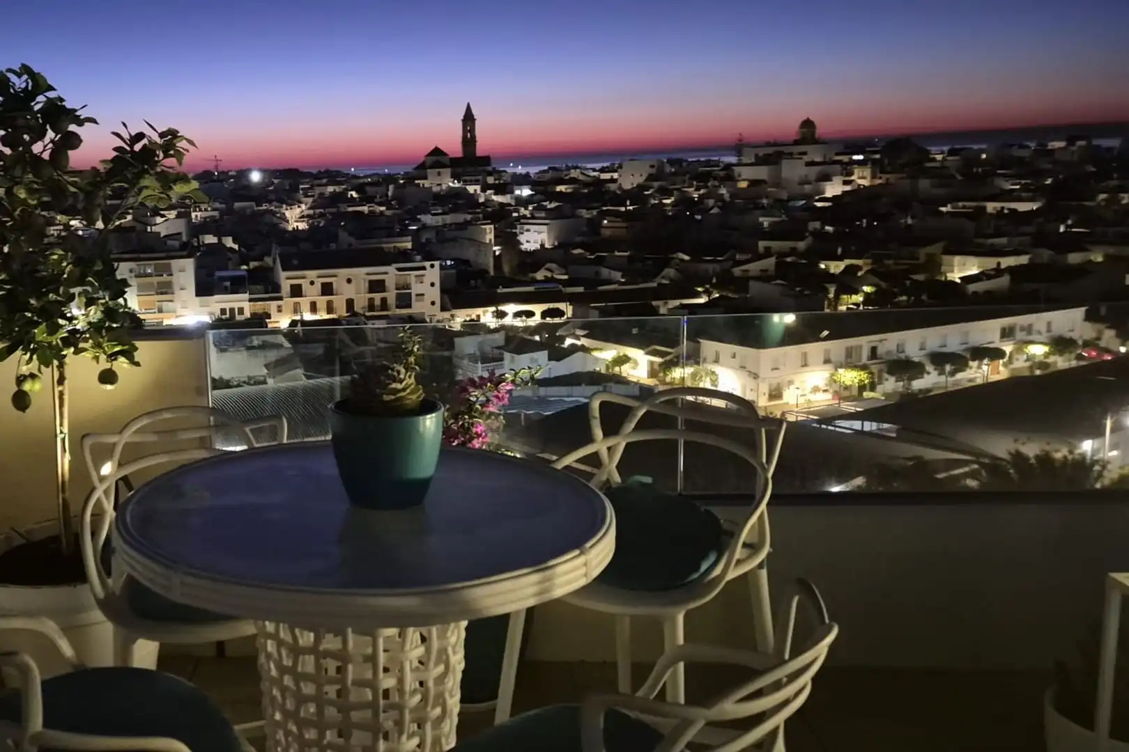 Vista exterior de Àtic en venda en Estepona