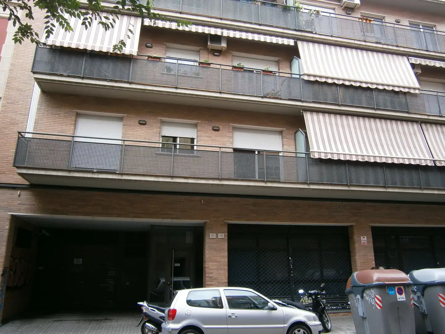 Außenansicht von Garage zum Verkauf in L'Hospitalet de Llobregat