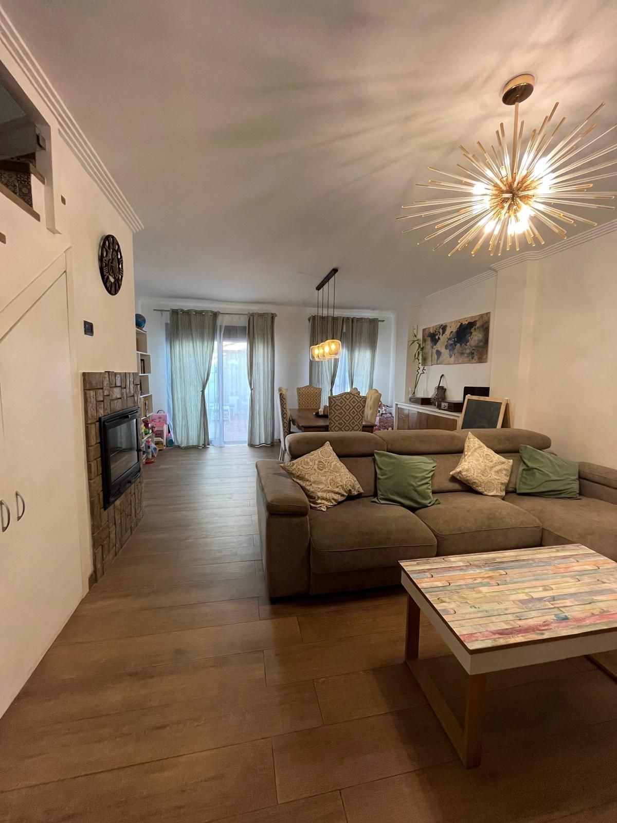 Sala d'estar de Casa adosada en venda en Algeciras amb Traster i Piscina