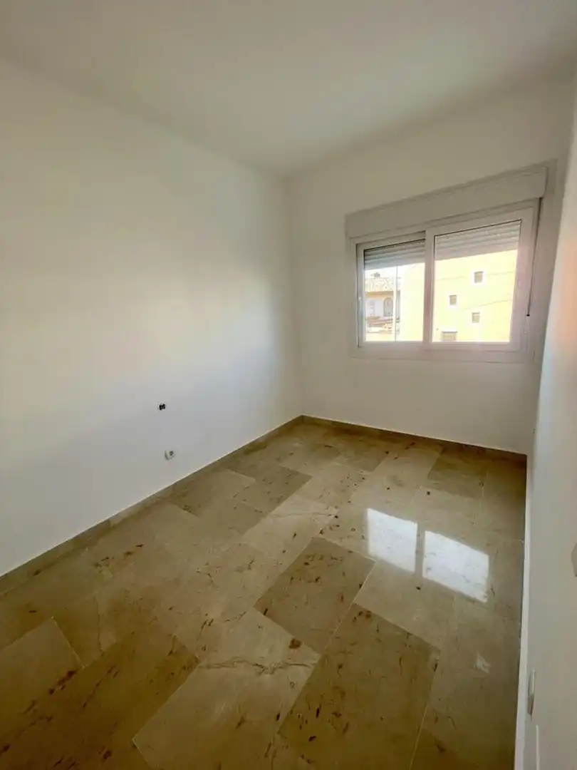 Dormitori de Casa adosada de lloguer en Manilva amb Aire condicionat, Terrassa i Piscina