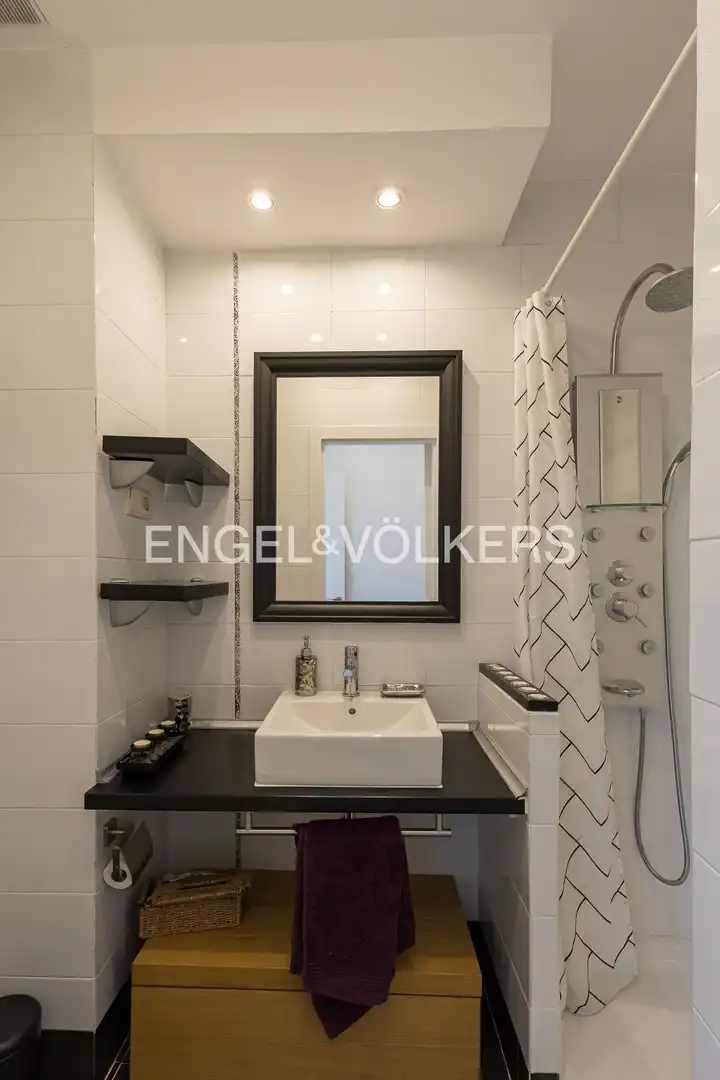 Bathroom of Flat for sale in Madrid  with Air Conditioner and Heating