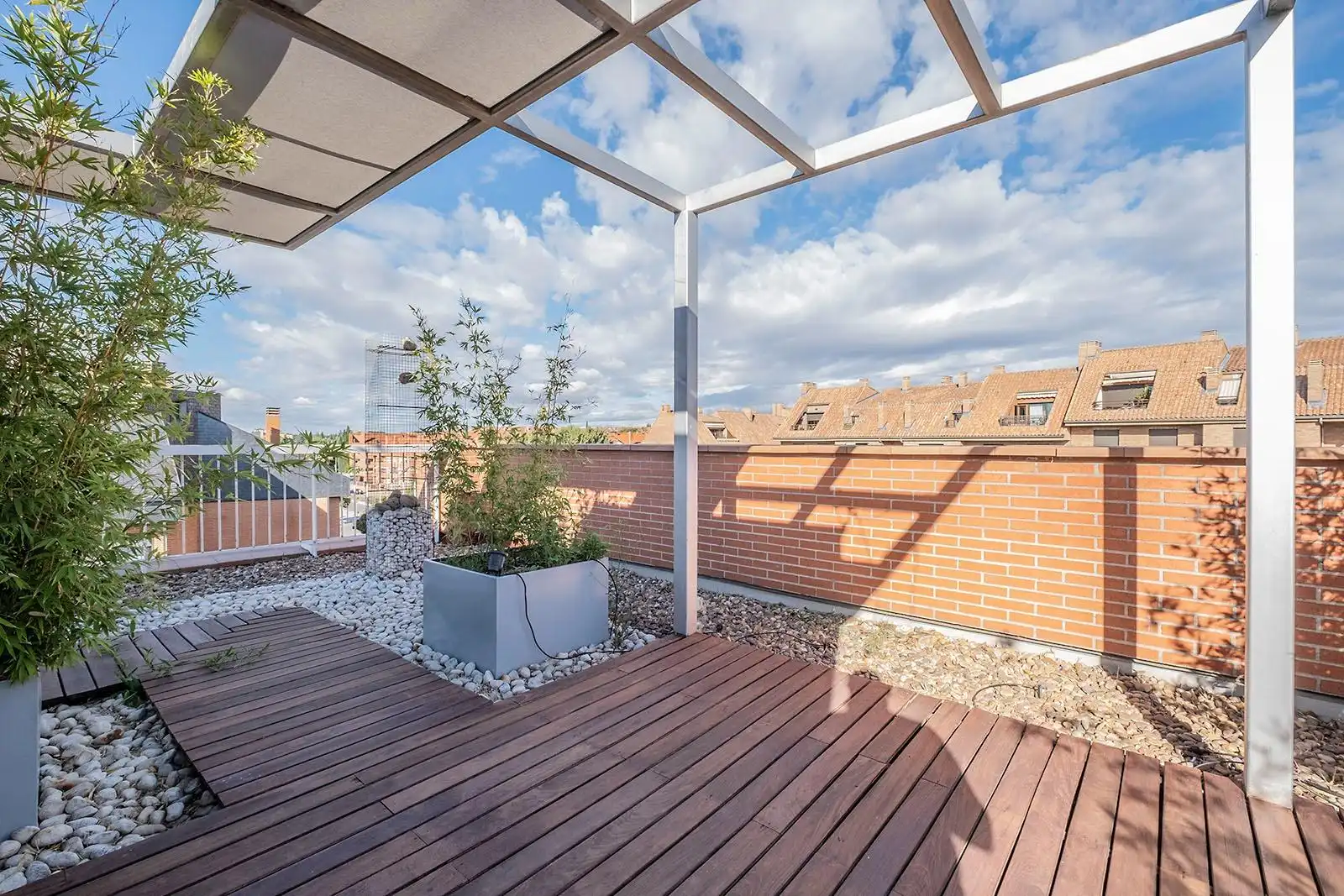Terraza de Ático de alquiler en Pozuelo de Alarcón con Aire acondicionado, Calefacción y Jardín privado
