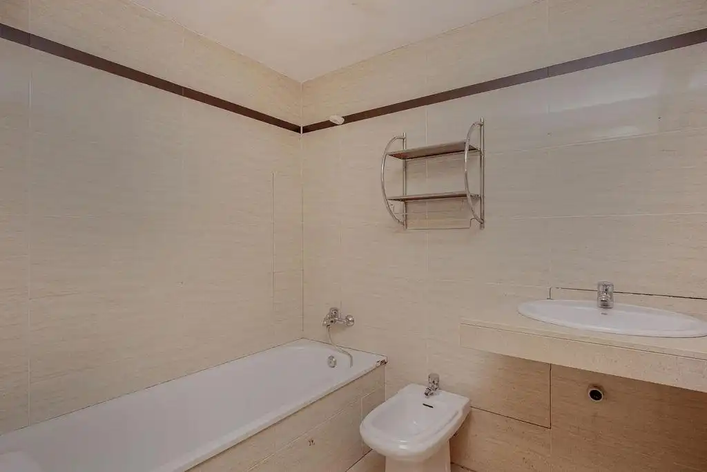 Bathroom of Ground floor for sale in Figueres