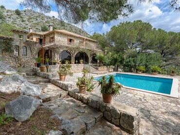 Casa rústica amb balcó en venda a Pollença Poble
