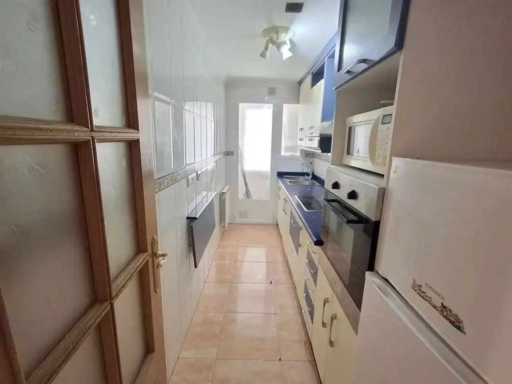 Cocina de Piso en venta en La Roda con Calefacción, Trastero y Balcón