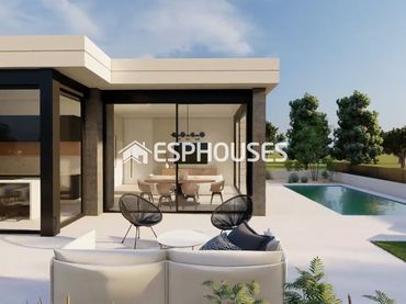 Chalet con balcón en venta en El Pinar de Campoverde