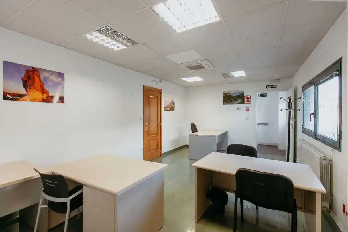 Oficina de alquiler en Huesca con Amueblado