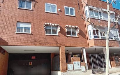 Vista exterior de Pis en venda en San Sebastián de los Reyes amb Calefacció, Terrassa i Traster