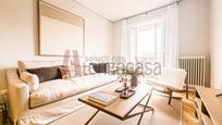 Living room of Flat to rent in  Madrid Capital  with Air Conditioner and Balcony