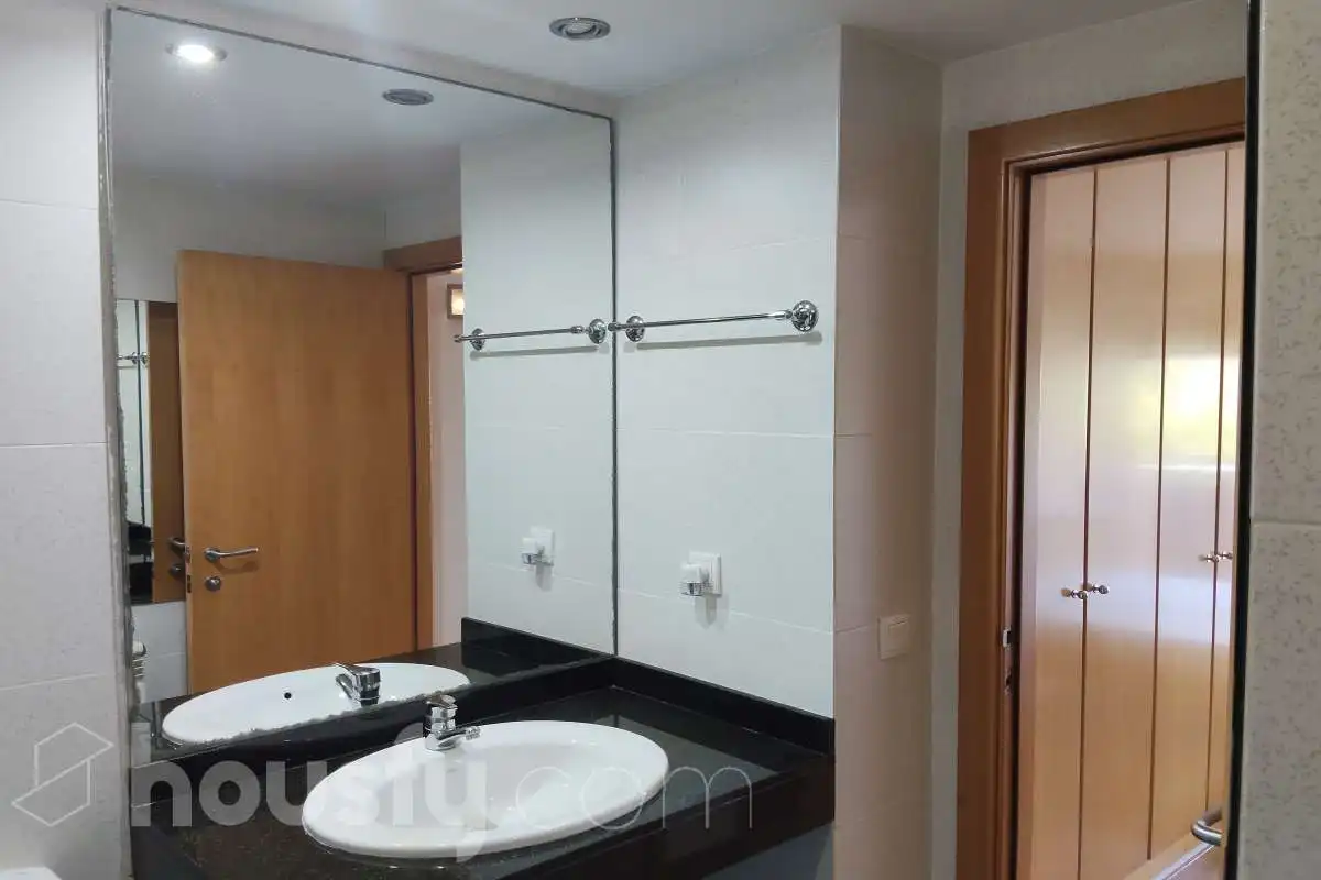 Baño de Piso de alquiler en Mataró con Aire acondicionado, Calefacción y Parquet