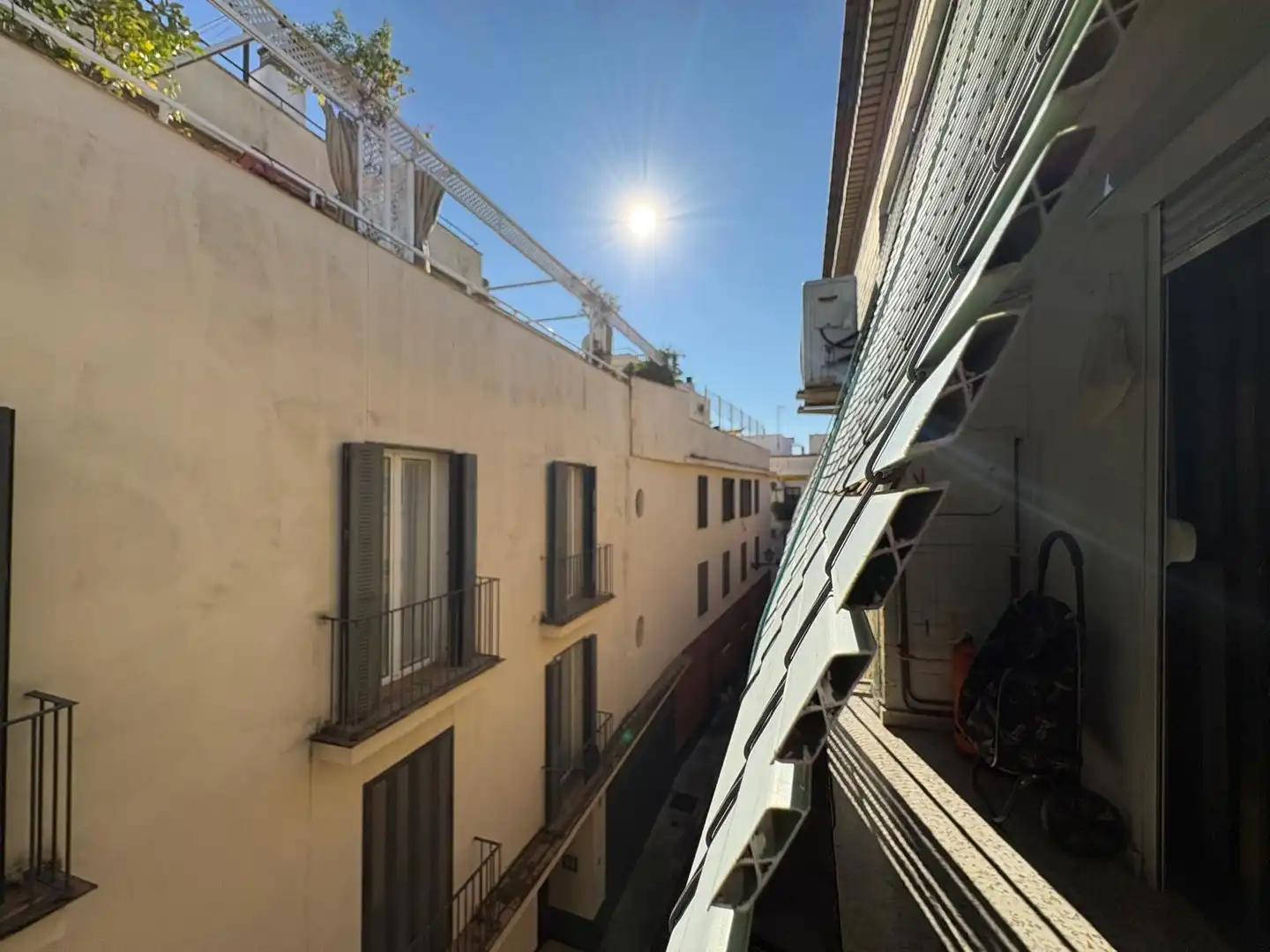 Exterior view of Flat for sale in Sevilla  with Air Conditioner, Terrace and Storage room