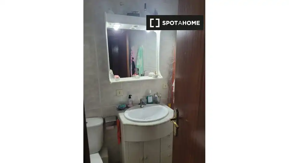 Badezimmer von Wohnung zur untervermieten in Mataró mit Klimaanlage, Heizung und Möbliert