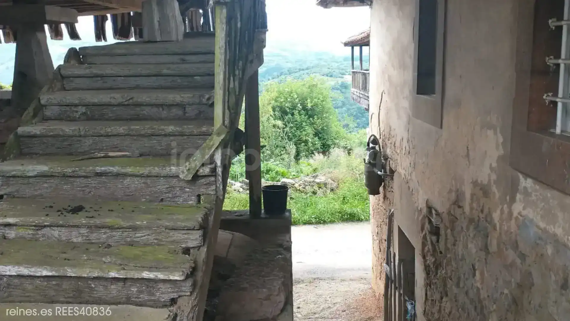 Vista exterior de Casa o xalet en venda en Grado amb Calefacció, Jardí privat i Terrassa
