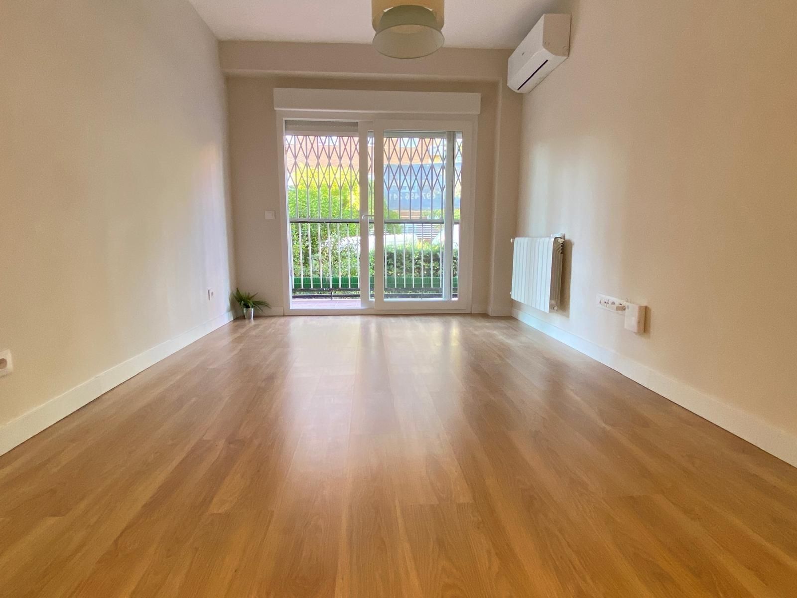 Living room of Flat for sale in  Madrid Capital  with Heating and Terrace
