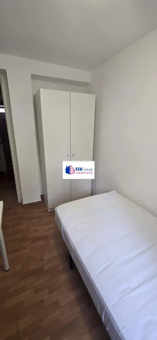 Habitación de Piso de alquiler en Sevilla con Aire acondicionado y Amueblado
