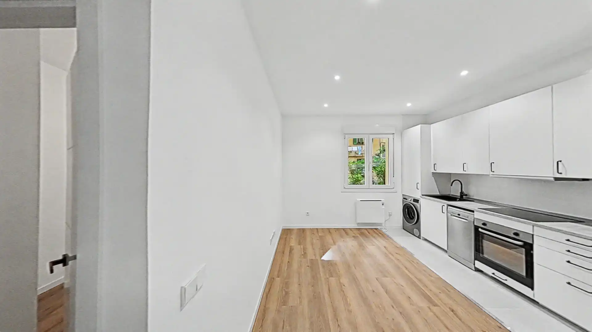 Kitchen of Flat for rent in Madrid  with Oven and Washing machine
