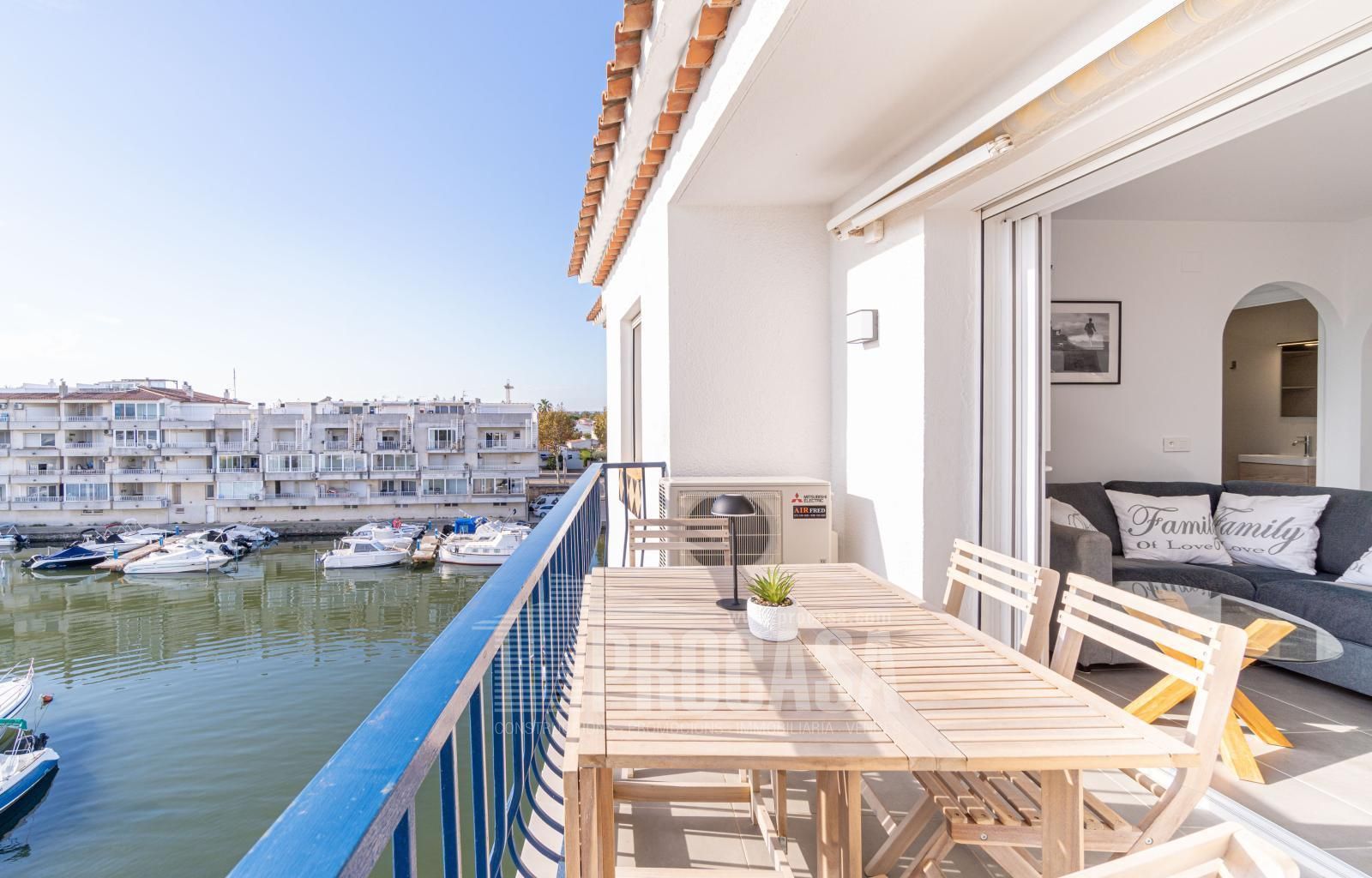 Terrassa de Pis en venda en Empuriabrava amb Aire condicionat, Calefacció i Terrassa