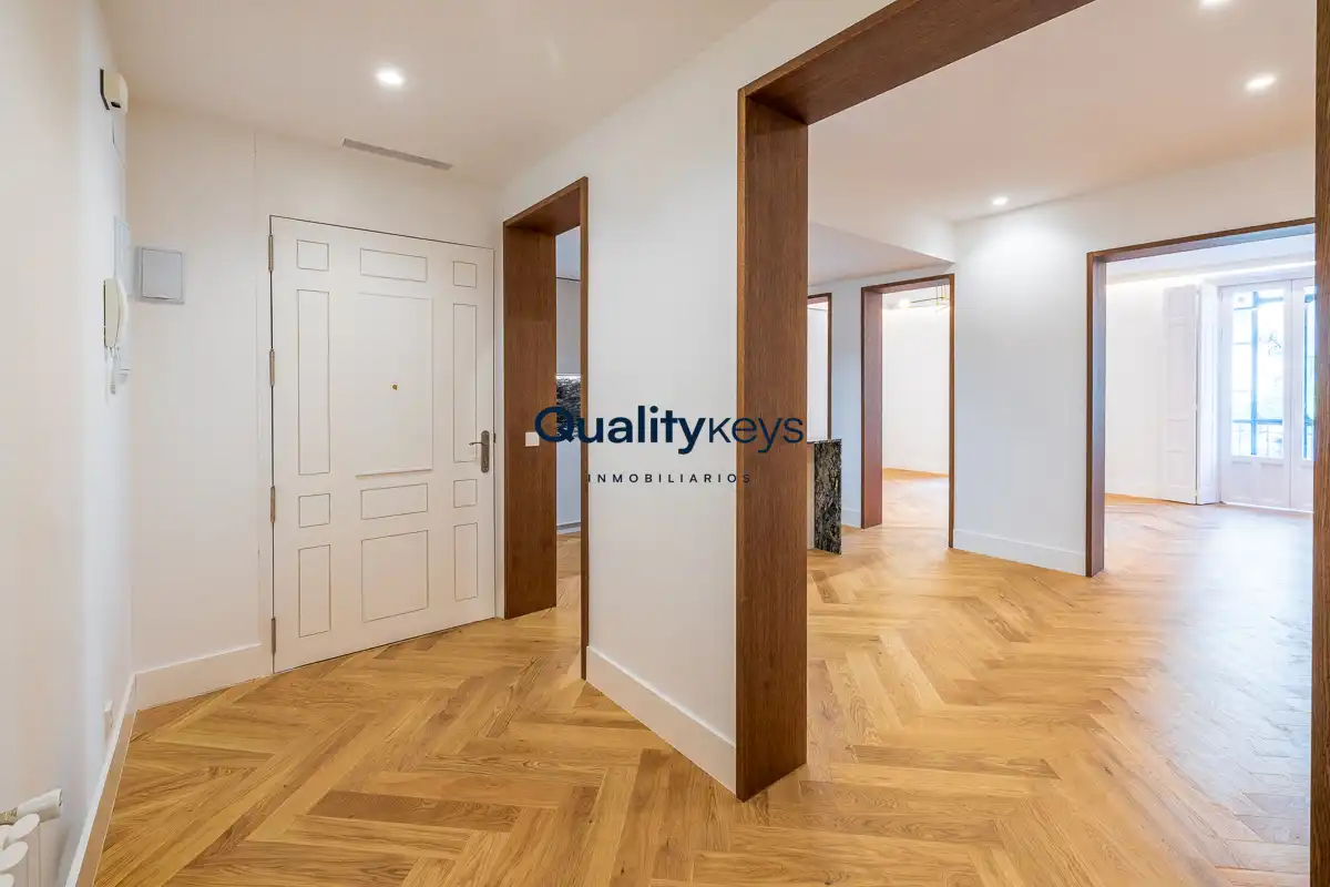 Flat for sale in Madrid  with Air Conditioner, Heating and Storage room
