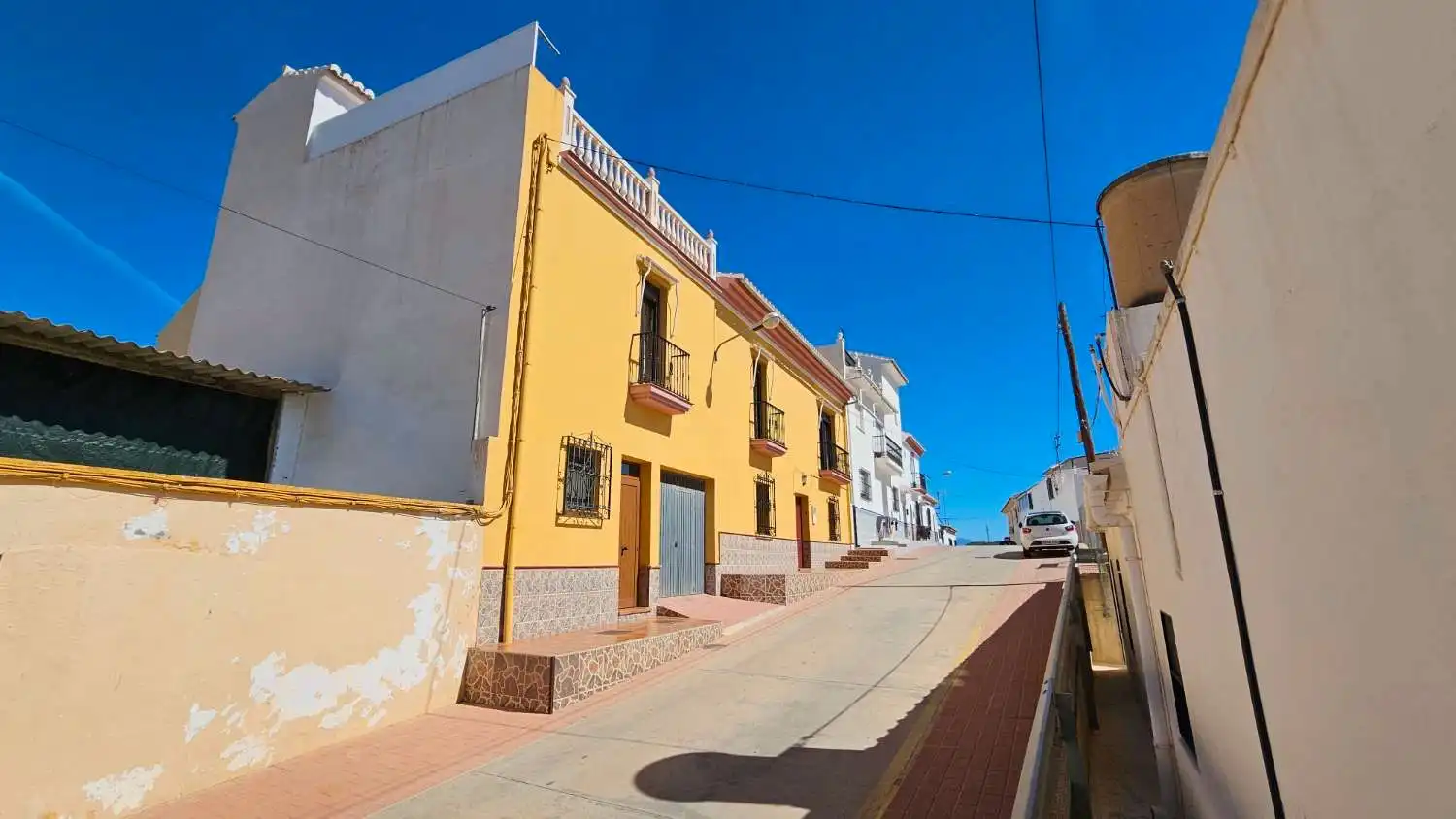 Vista exterior de Casa adosada en venda en Vélez-Málaga amb Terrassa, Traster i Moblat