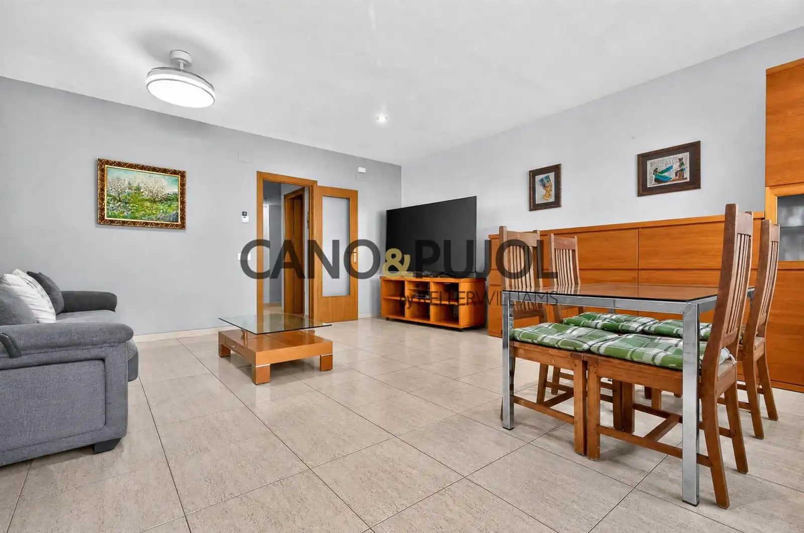 Sala d'estar de Casa o xalet en venda en Parets del Vallès amb Aire condicionat, Calefacció i Jardí privat