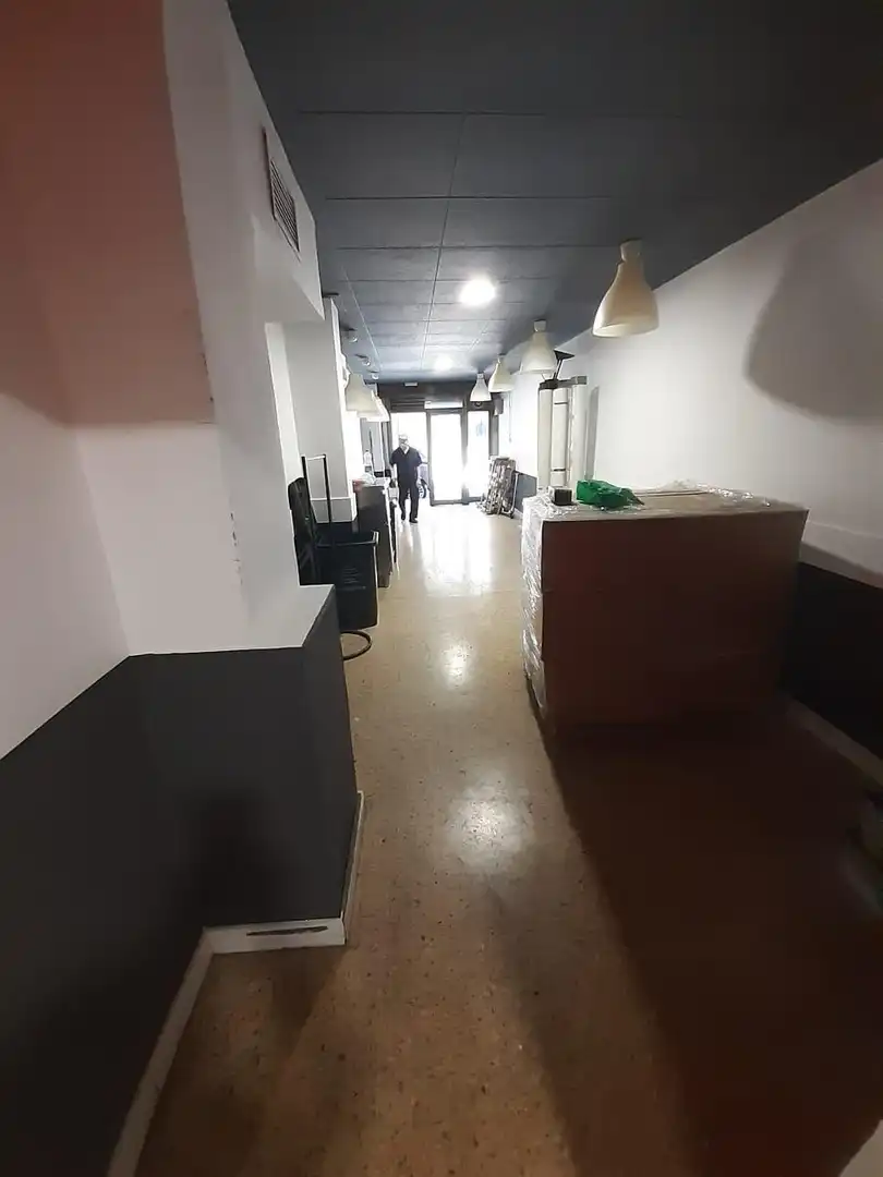 Gewerbefläche zum Verkauf in Col.legis Nous, imagen 3