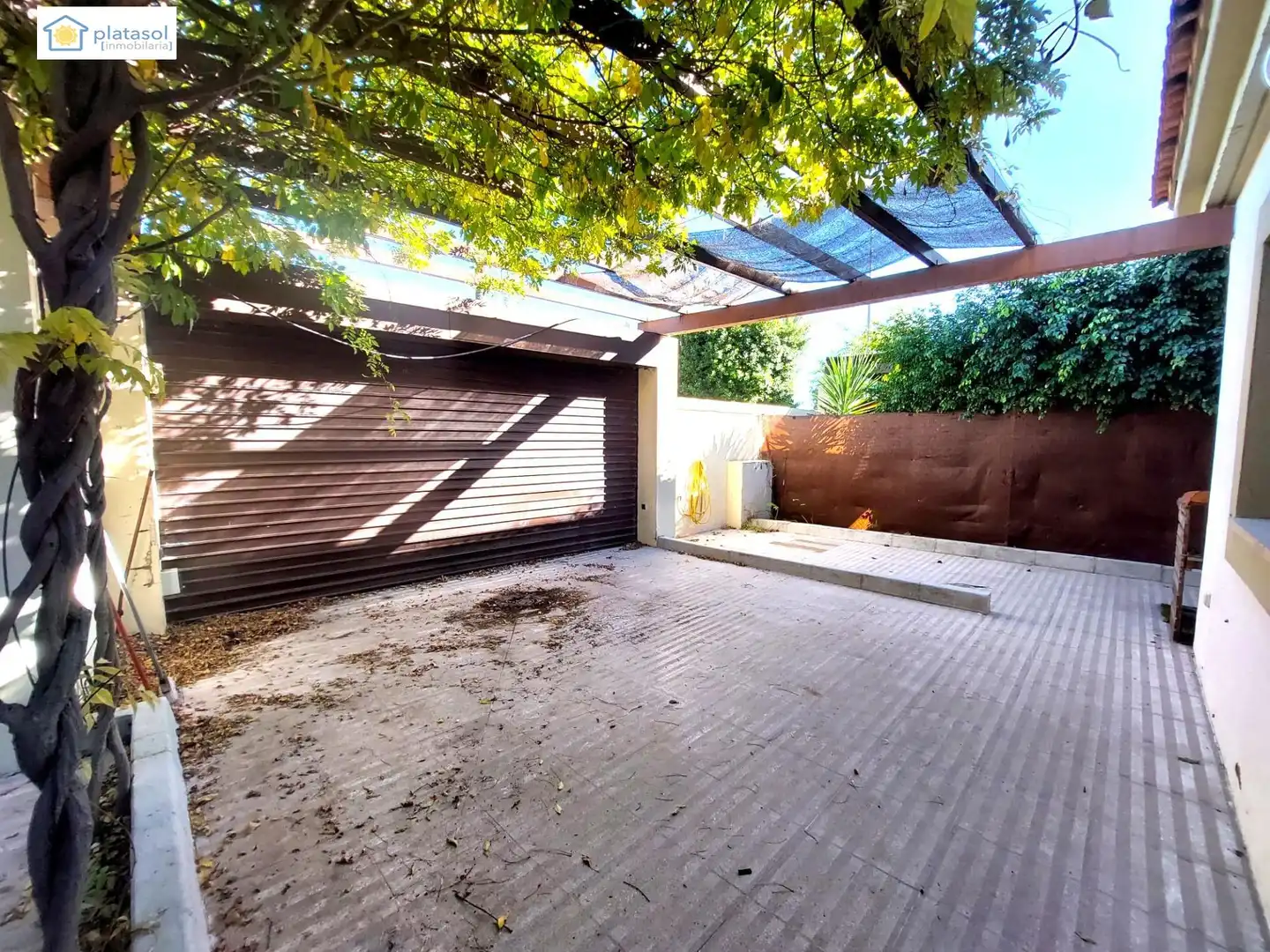 Jardí de Casa adosada en venda en Guillena amb Aire condicionat, Calefacció i Jardí privat