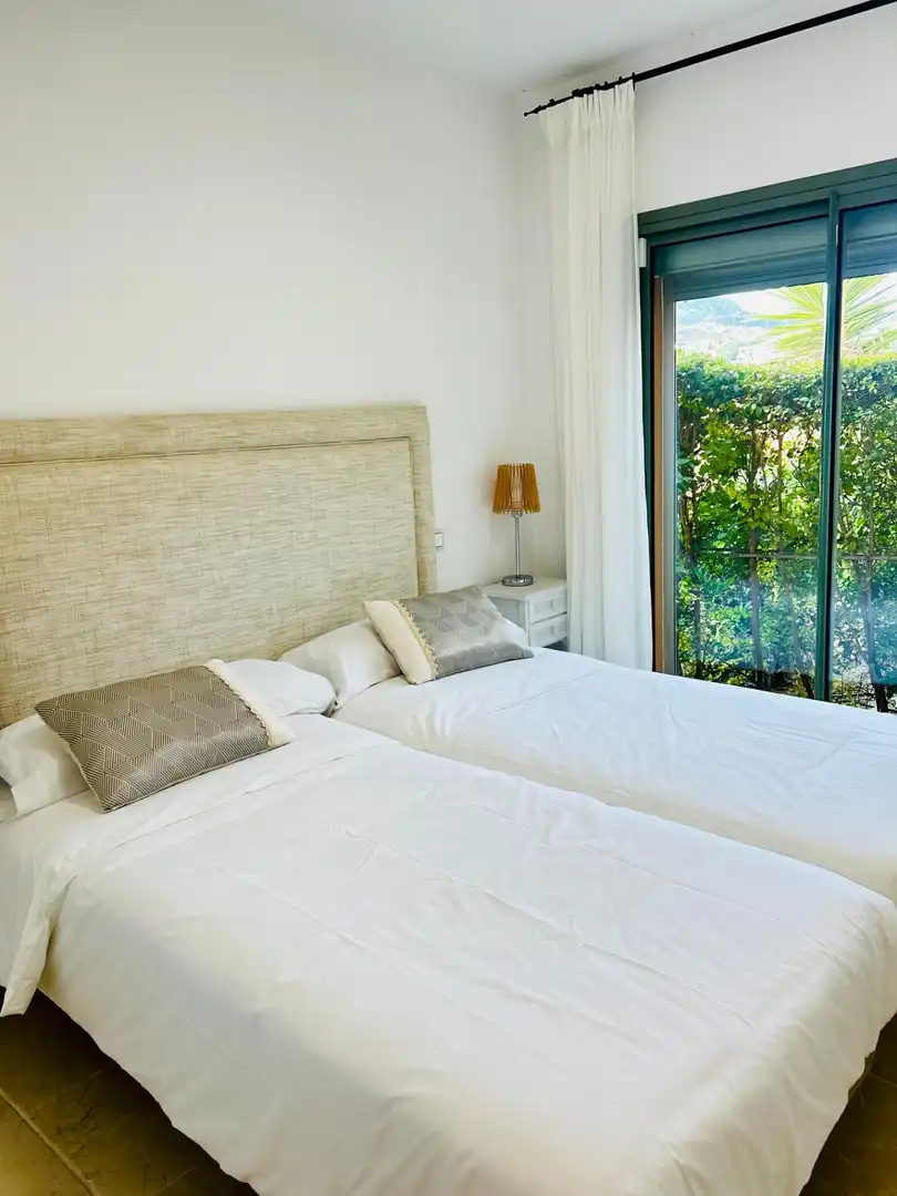 Habitación de Casa adosada en venta en Estepona con Aire acondicionado, Jardín privado y Amueblado