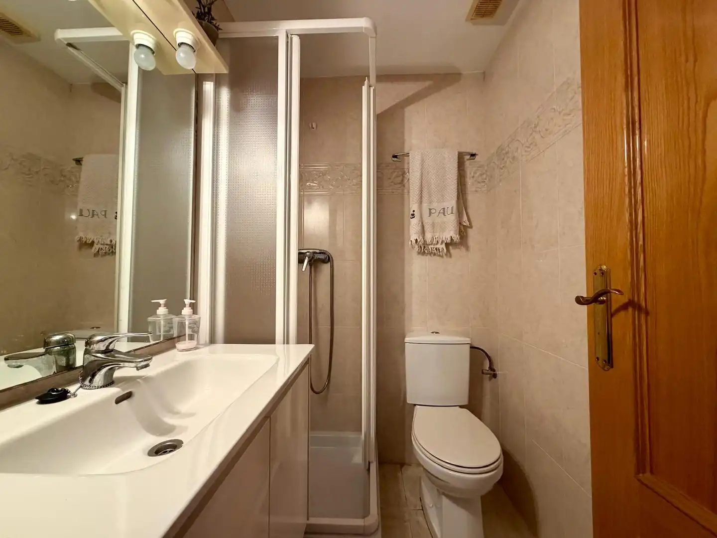Badezimmer von Wohnung zum Verkauf in Palamós mit Klimaanlage, Terrasse und Möbliert