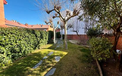 Jardí de Casa adosada en venda en Navalcarnero amb Calefacció, Terrassa i Balcó