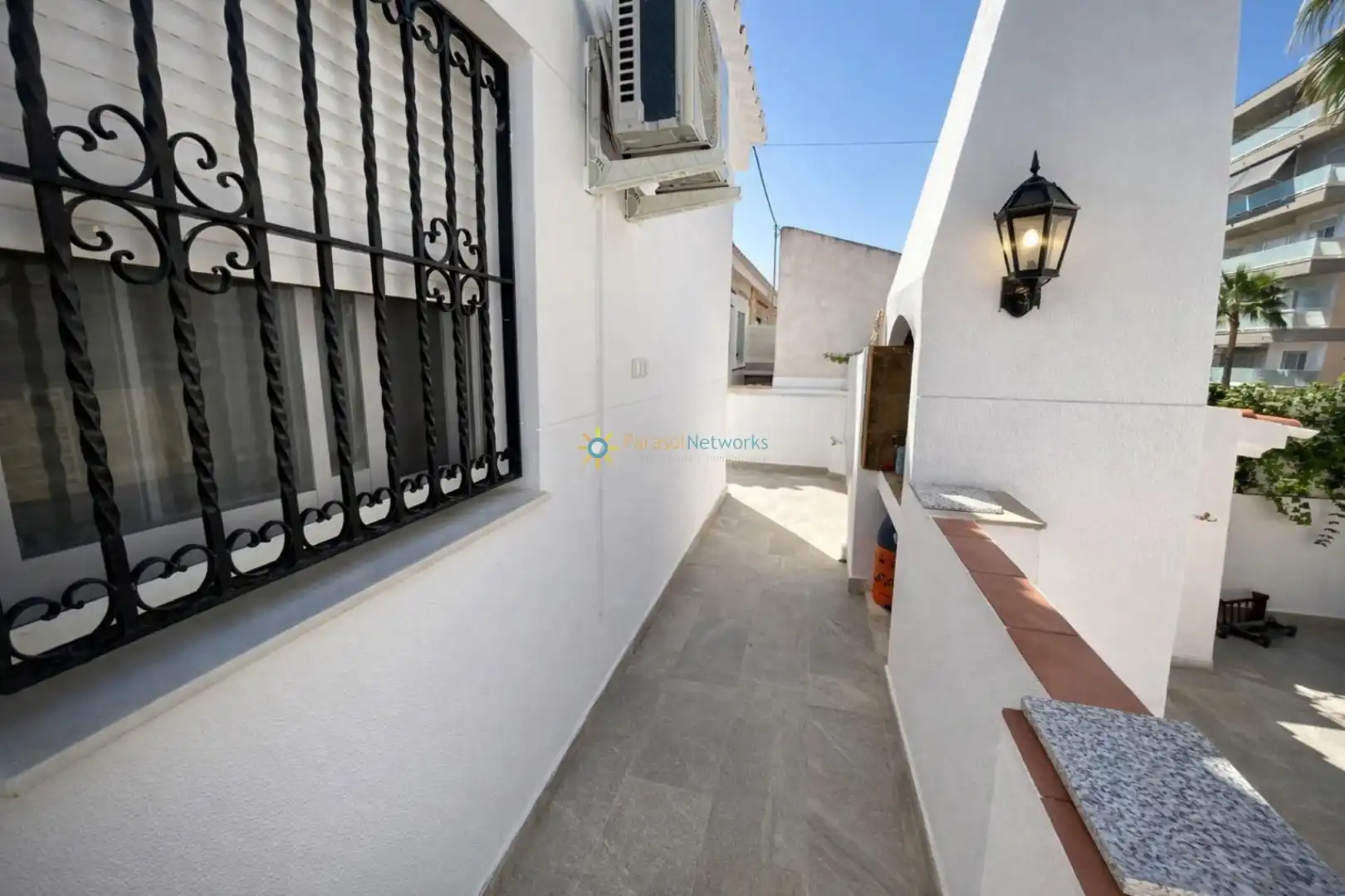 Vista exterior de Casa o xalet en venda en Miramar amb Aire condicionat, Jardí privat i Terrassa