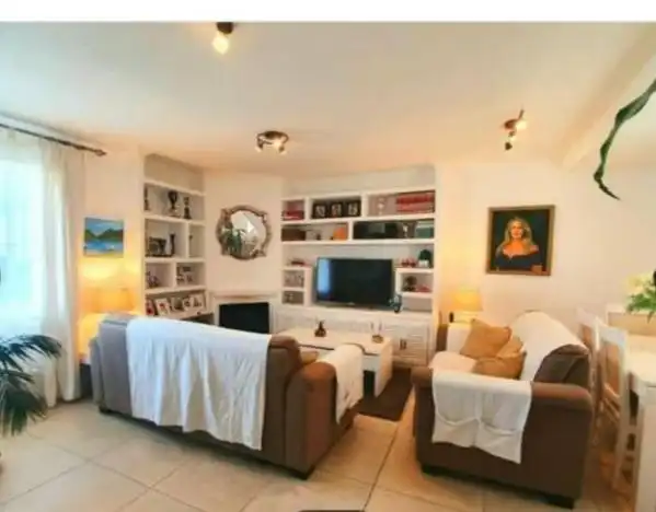 Sala de estar de Casa adosada en venta en Algeciras con Jardín privado, Terraza y Amueblado