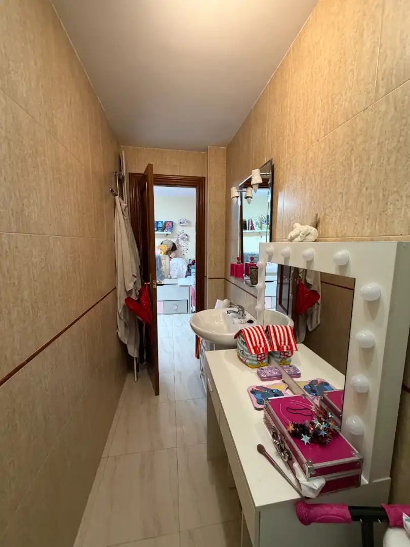 Bathroom of Attic for sale in Úbeda  with Air Conditioner, Heating and Terrace