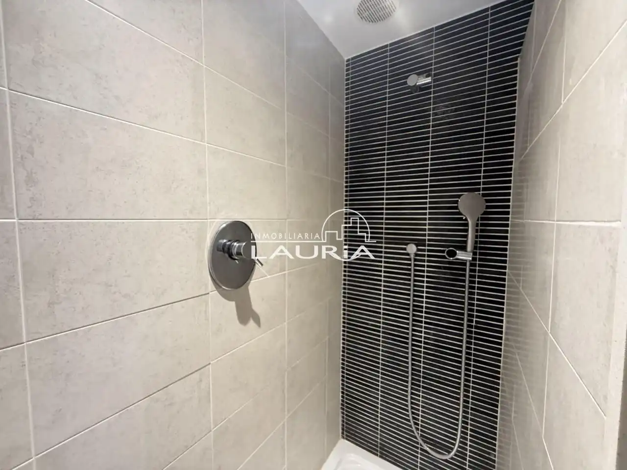 Bathroom of Flat for sale in Burjassot  with Air Conditioner, Heating and Private garden