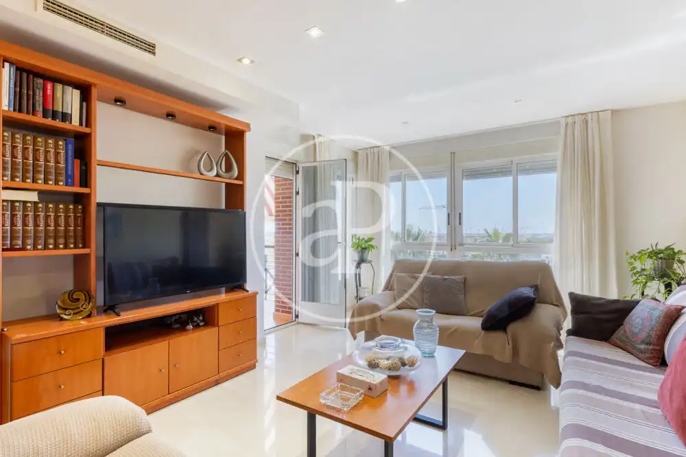 Piso en venta en Avinguda Cardenal Vicent Enrique I Tarancó, Piscinas