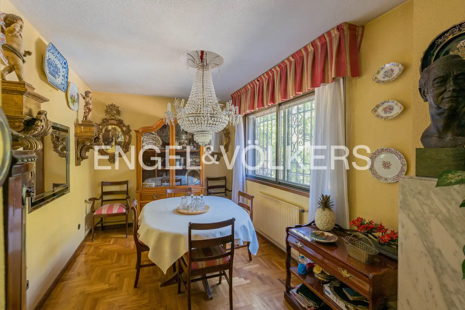 Dining room of Houses for sale in Madrid  with Air Conditioner, Heating and Private garden