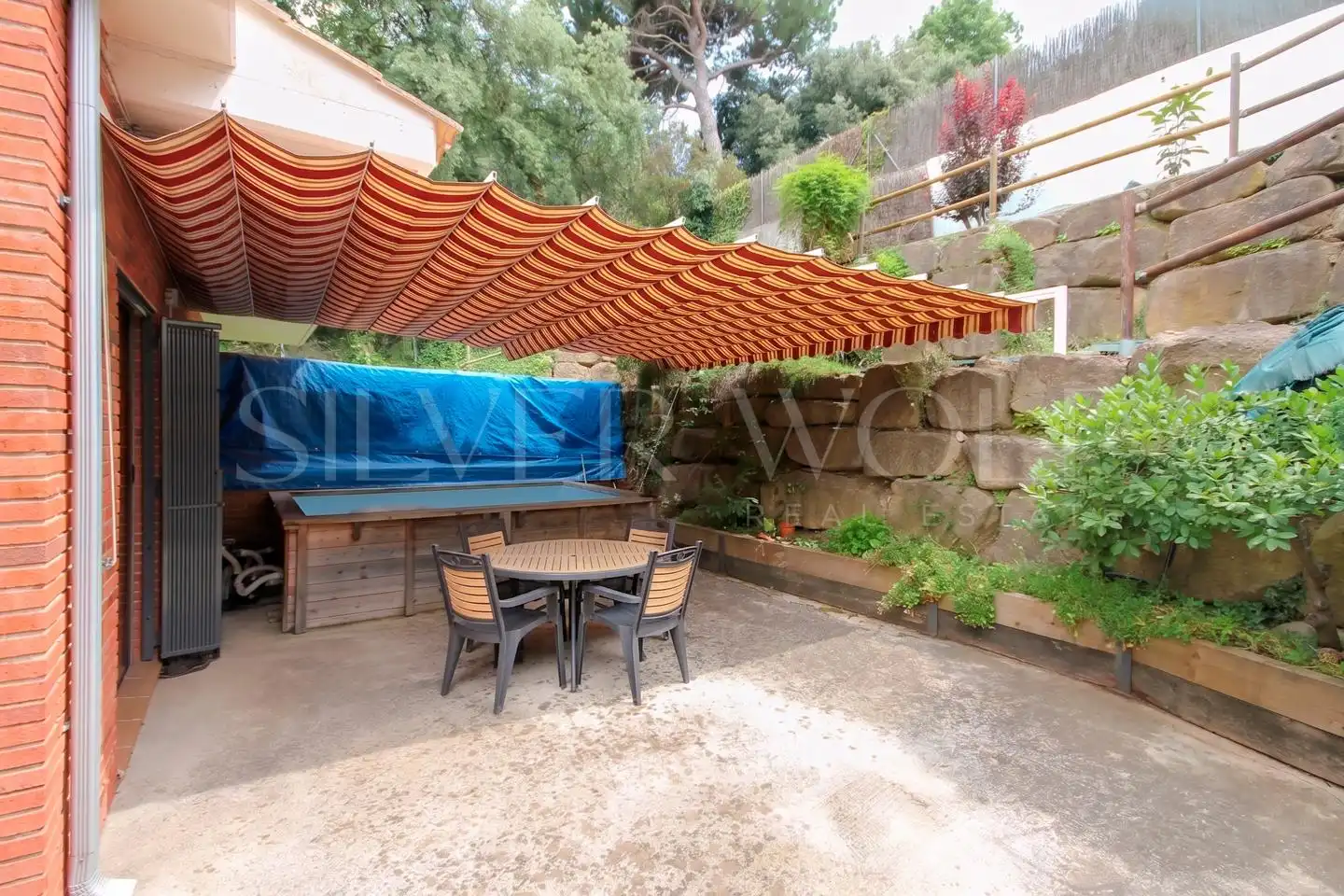 Casa pareada con piscina en venta en De Barcelona
