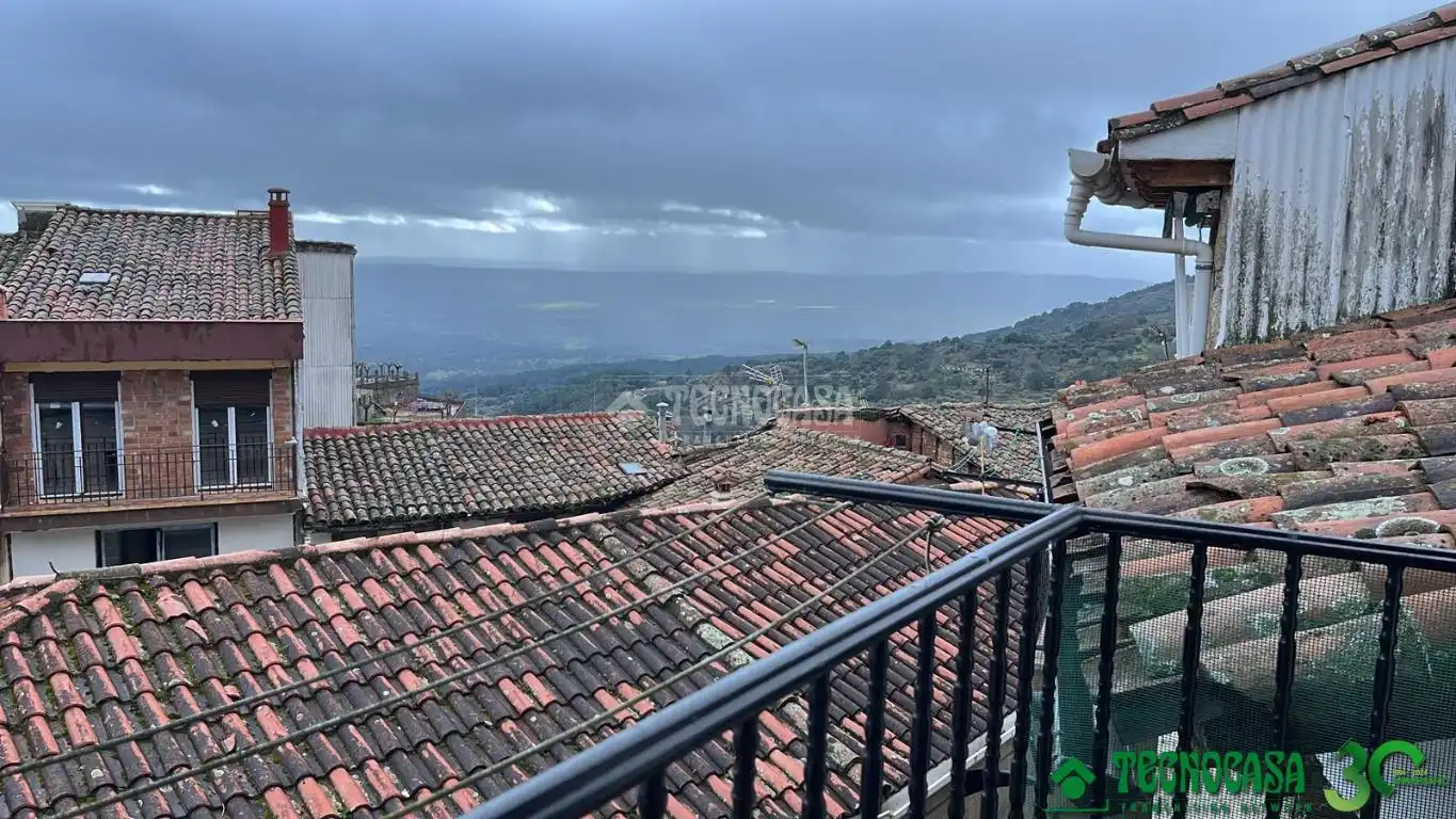 Vista exterior de Casa adosada en venda en Pedro Bernardo amb Calefacció