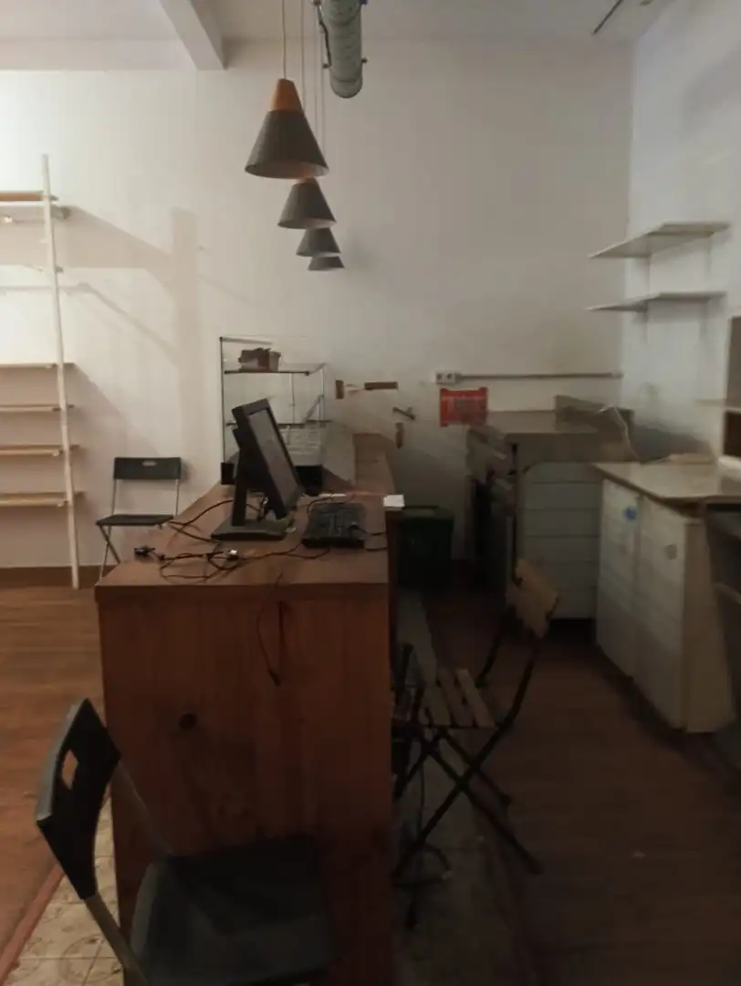 Business premises for transfer in Carrer de Cabestany 12, imagen 21