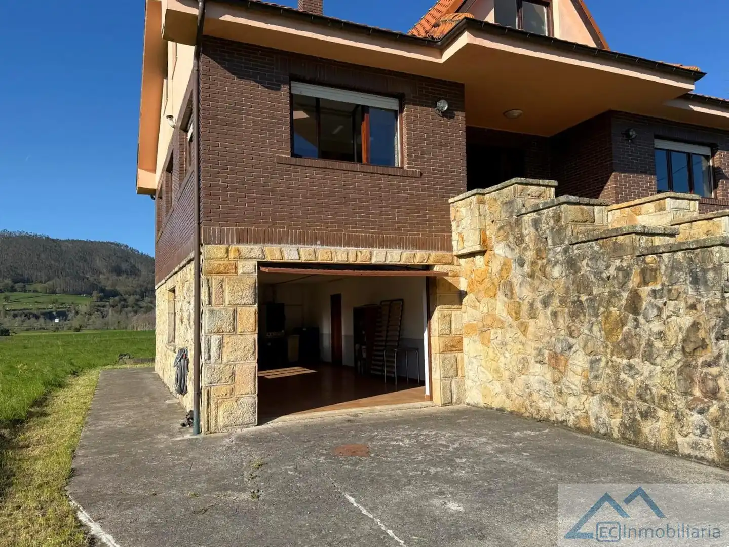 Vista exterior de Casa o xalet en venda en Santa María de Cayón amb Traster