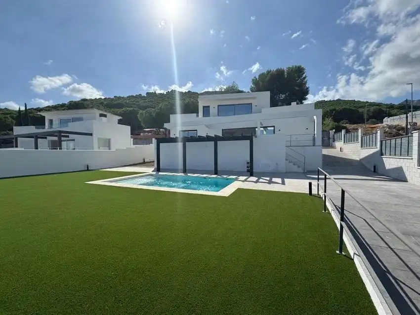 Chalet con terraza en venta en Pinos de Alhaurín - Periferia