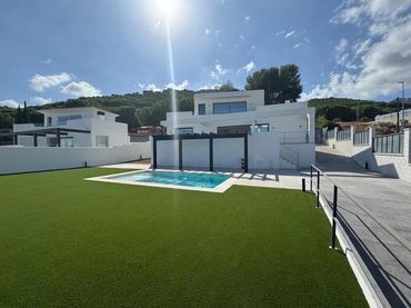 Chalet con balcón en venta en Pinos de Alhaurín - Periferia
