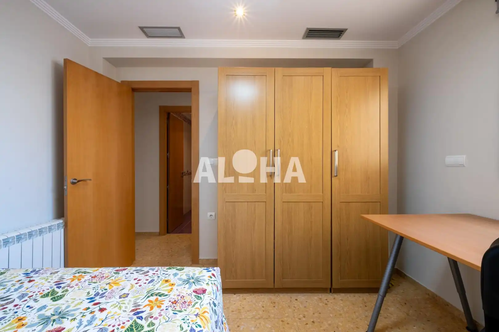 Habitación de Apartamento de alquiler en Moncada con Aire acondicionado, Calefacción y Amueblado