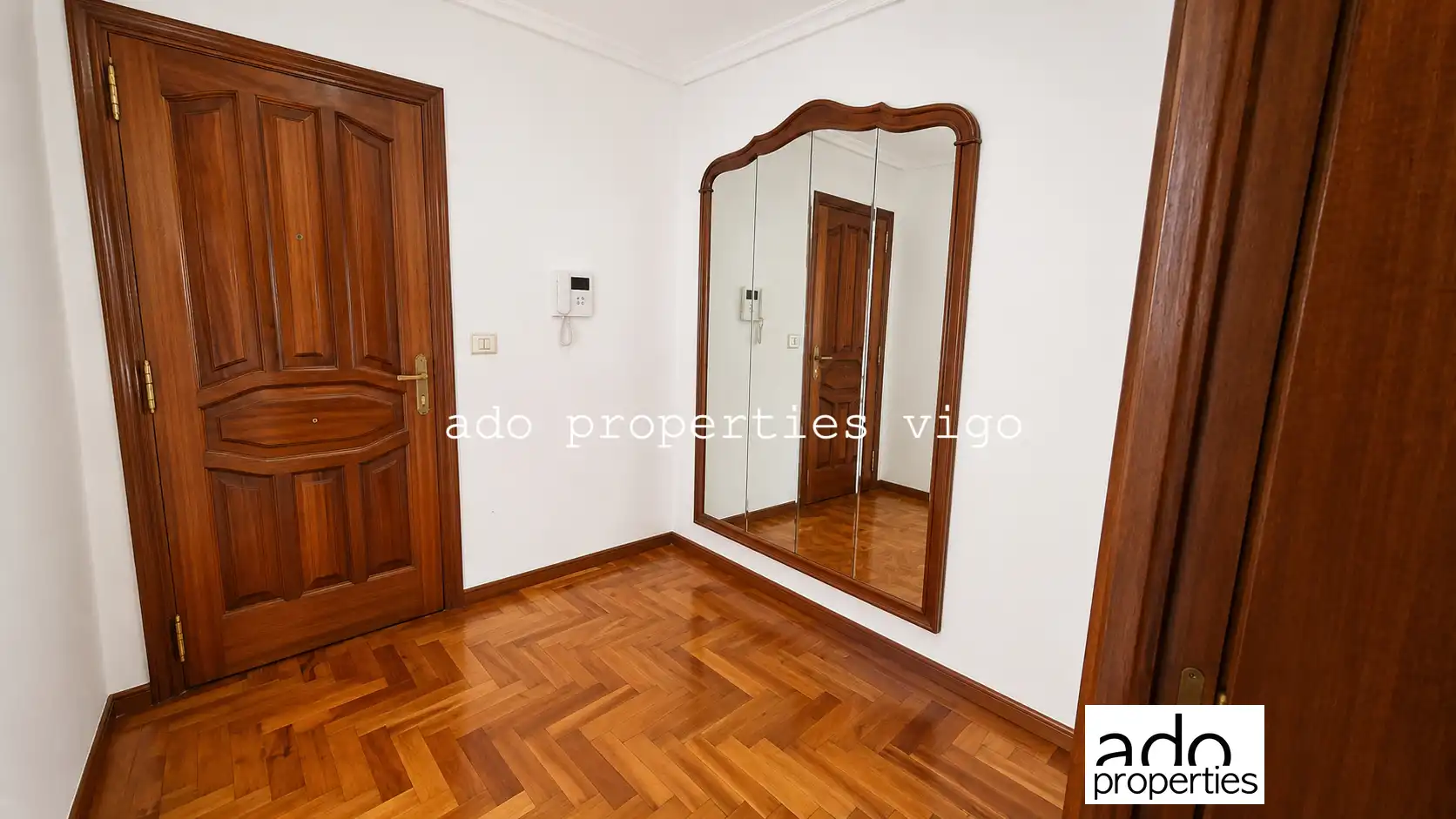 Sala de estar de Piso en venta en Redondela con Calefacción, Trastero y Amueblado