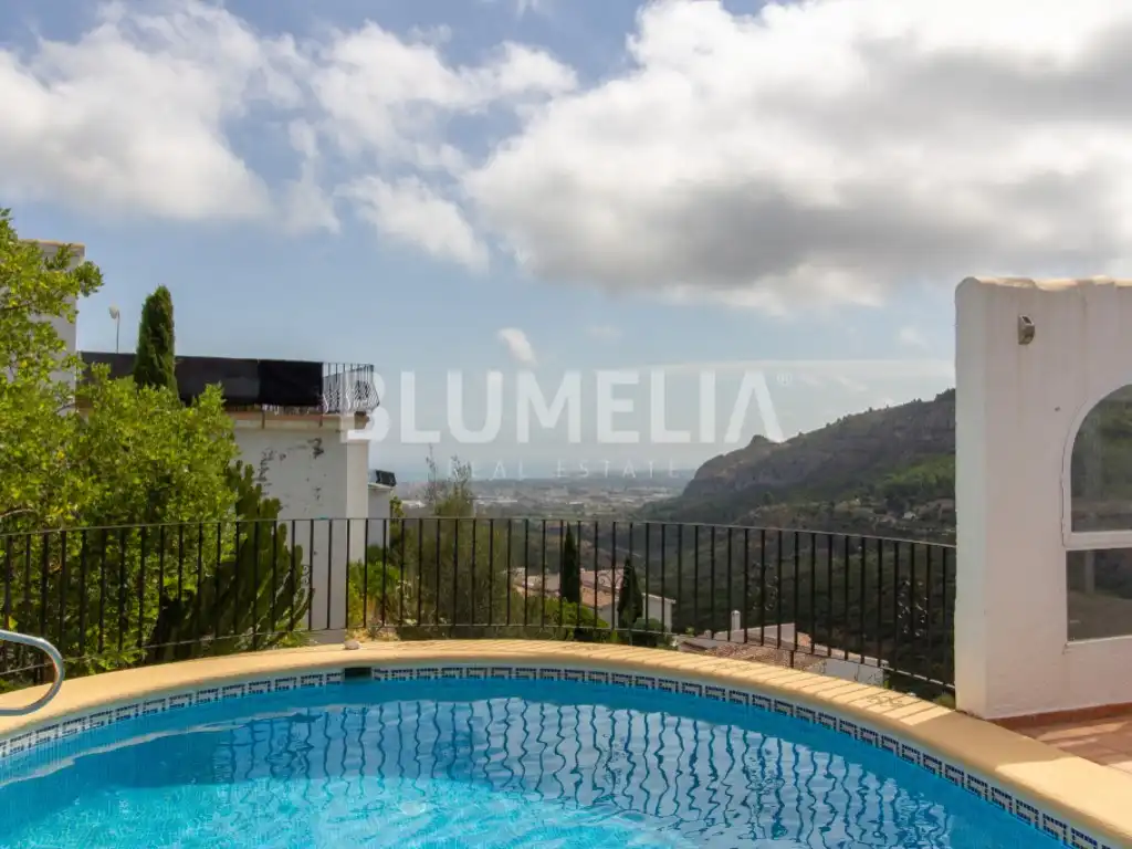 Vista exterior de Casa o xalet en venda en Dénia amb Aire condicionat, Jardí privat i Piscina