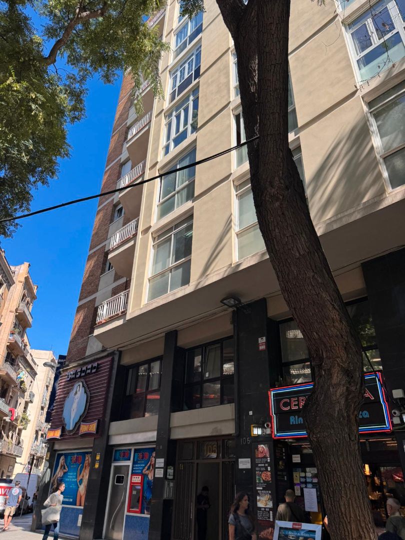Exterior view of Flat to rent in  Barcelona Capital  with Heating, Furnished and Oven