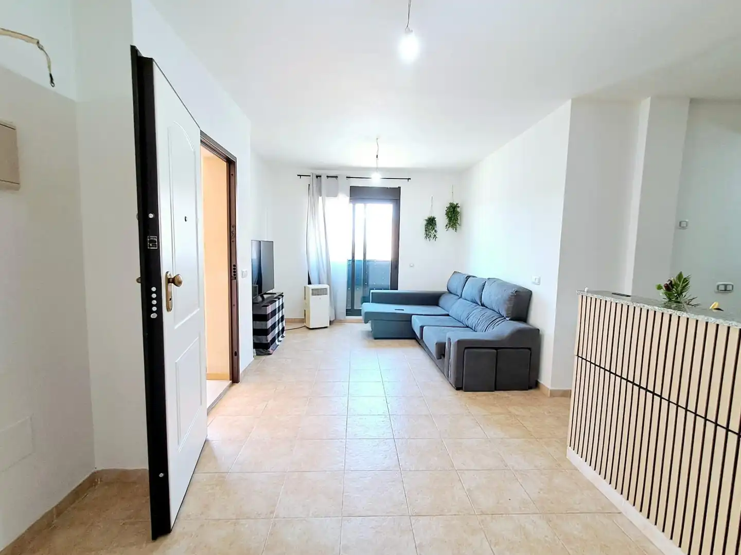 Sala d'estar de Apartament en venda en Águilas amb Jardí privat i Piscina comunitària