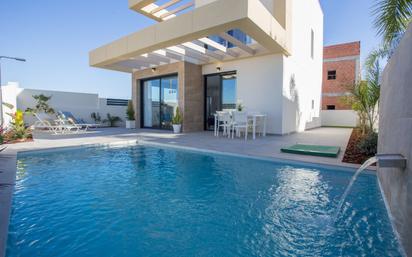 Piscina de Casa o xalet en venda en Torrevieja amb Aire condicionat, Terrassa i Piscina