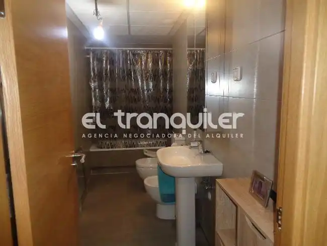 Wohnung zur Miete in Calle Fernando Trueba, Centro