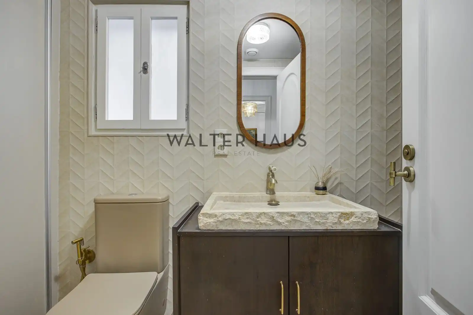 Baño de Piso en venta en Barcelona con Terraza, Amueblado y Horno